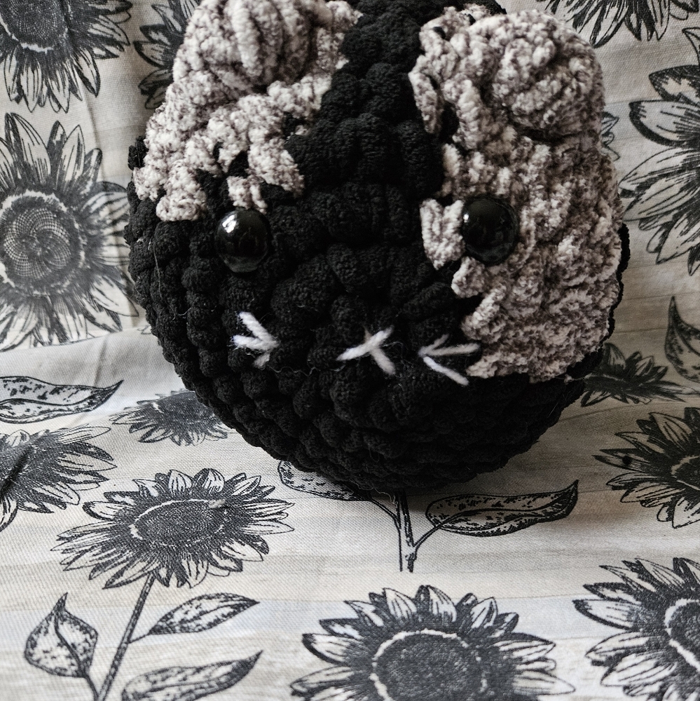 Crochet Calico Loaf Cat Amigurumi Plushie - Picture 6 of 10